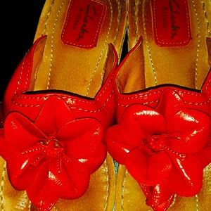 Clark's Artisan leather res flip thong.  Store display..  Size 9M